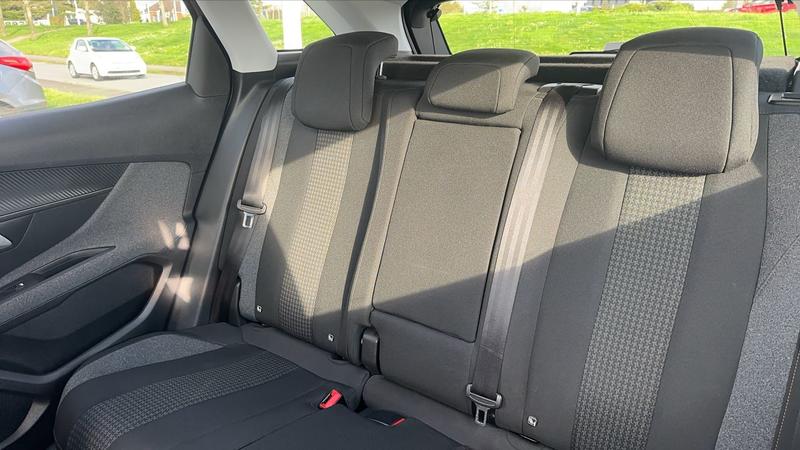 Peugeot 3008 1.5 BlueHDi 130 Active Business