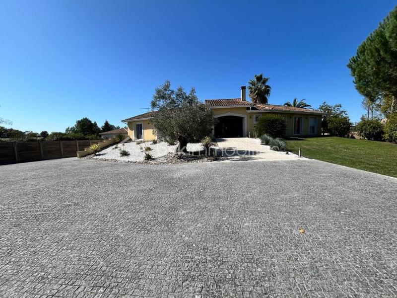 Maison traditionnelle - 201 m² - 7 pièces