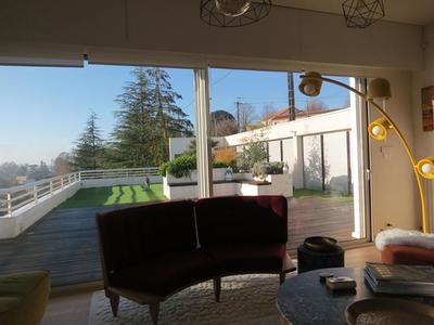 Villa - 265 m² - 9 pièces