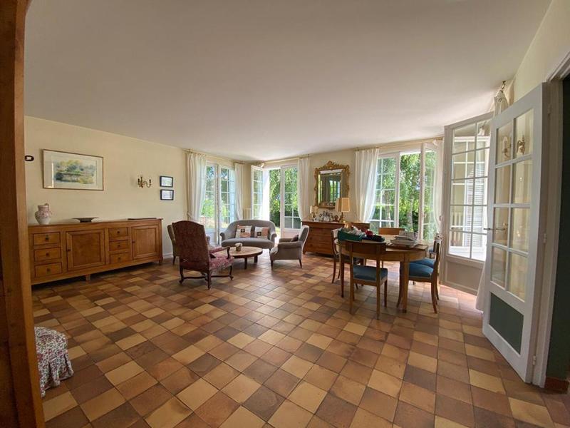 Maison - 218 m² - 7 pièces