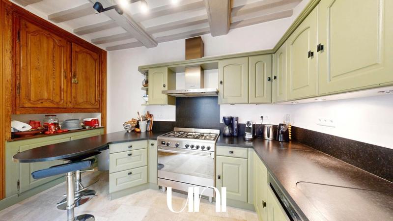 Maison - 300 m² - 9 pièces