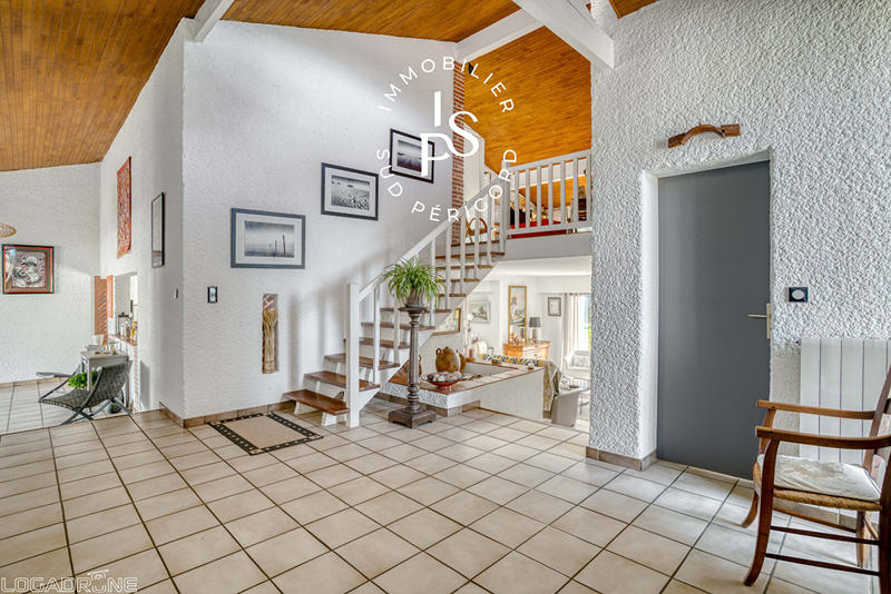 Maison - 209 m² - 6 pièces