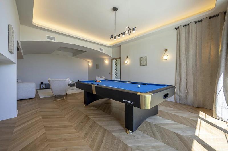 Maison - 300 m² - 7 pièces