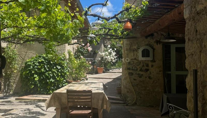 Maison chambre d'hôtes - 600 m² - 10 pièces