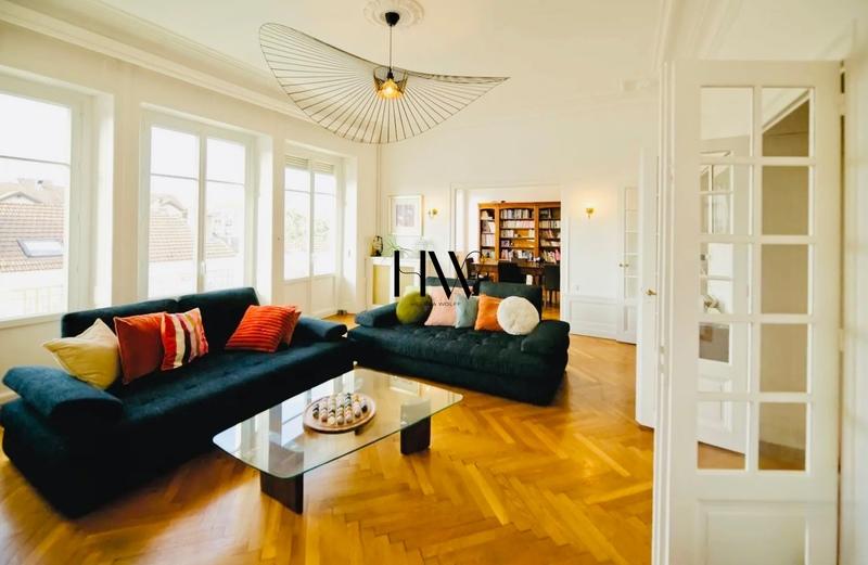 Appartement - 185 m² - 6 pièces