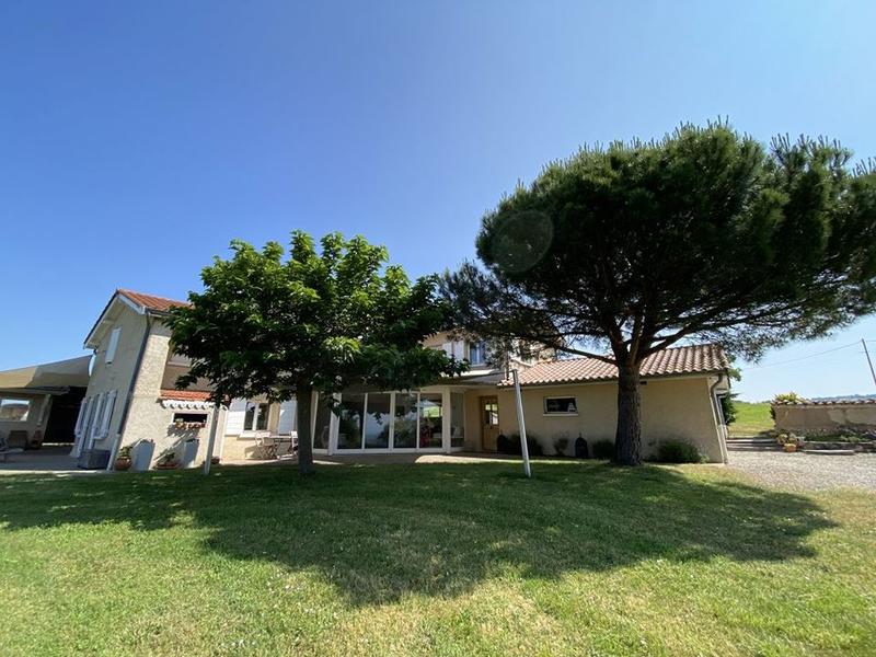 Maison traditionnelle - 285 m² - 10 pièces