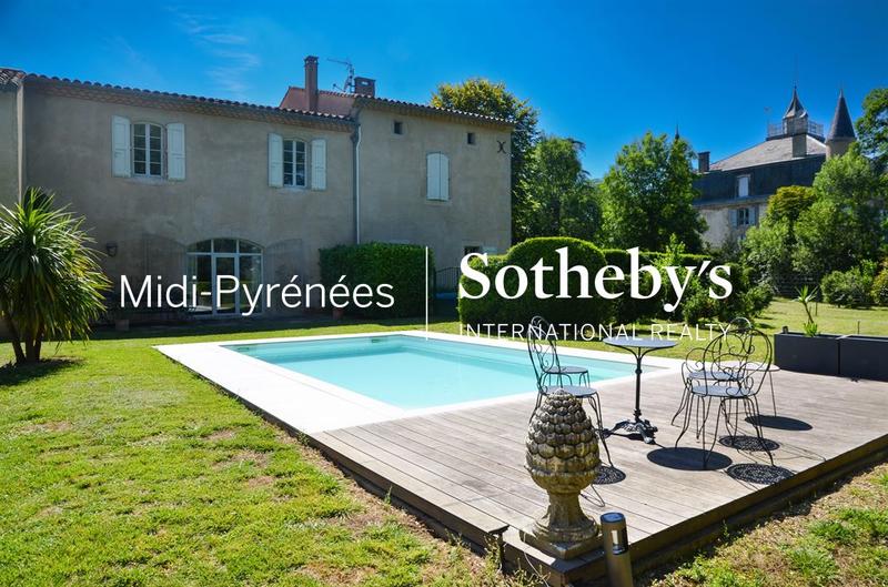 Maison - 430 m² - 9 pièces