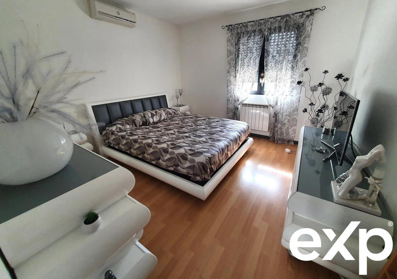 Maison - 224 m² - 7 pièces