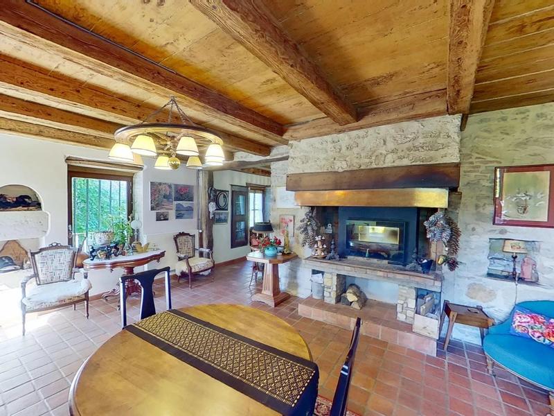 Maison traditionnelle - 248 m² - 7 pièces