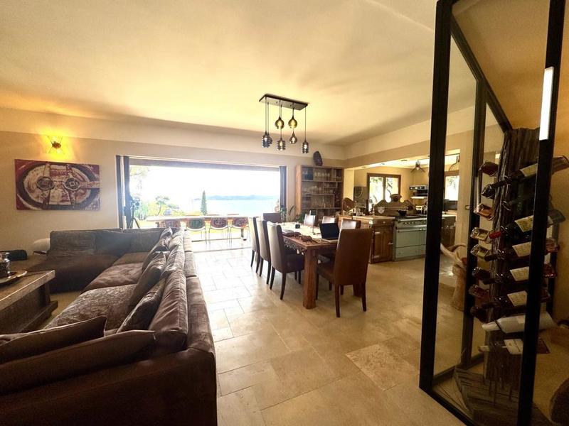 Maison - 210 m² - 7 pièces