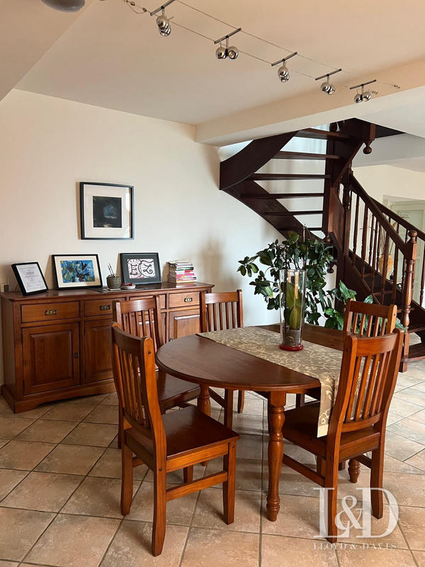 Maison - 213 m² - 8 pièces