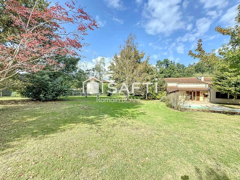 Maison - 227 m² - 7 pièces