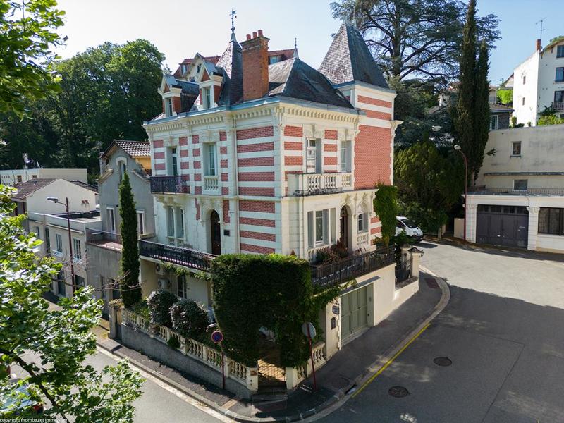 Hôtel particulier - 283 m² - 11 pièces