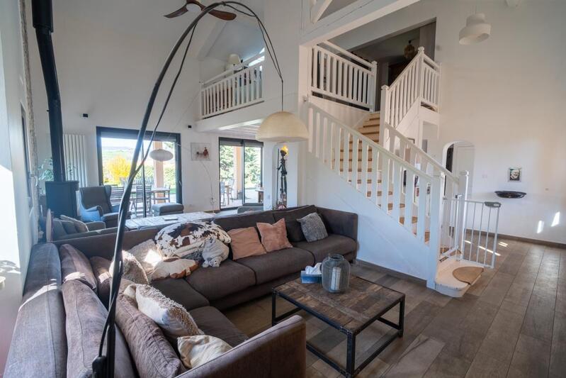 Maison - 215 m² - 6 pièces