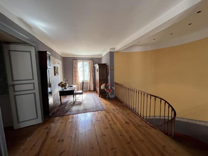 Propriété - 579 m² - 17 pièces