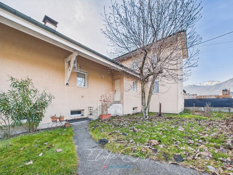 Maison - 137 m² - 5 pièces