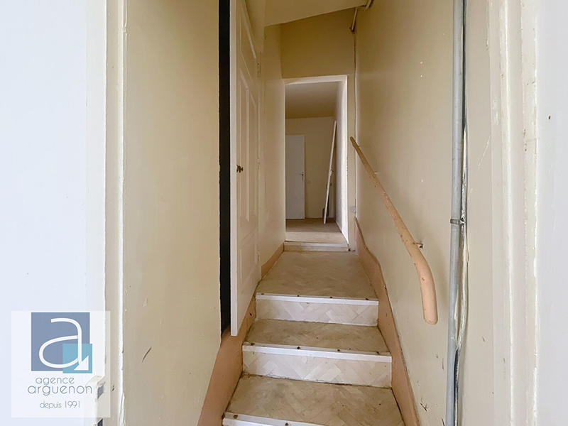 Maison - 213 m² - 9 pièces