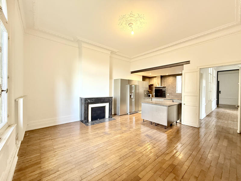 Appartement - 178 m² - 6 pièces