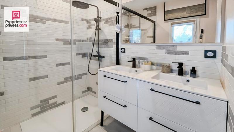 Maison - 180 m² - 5 pièces