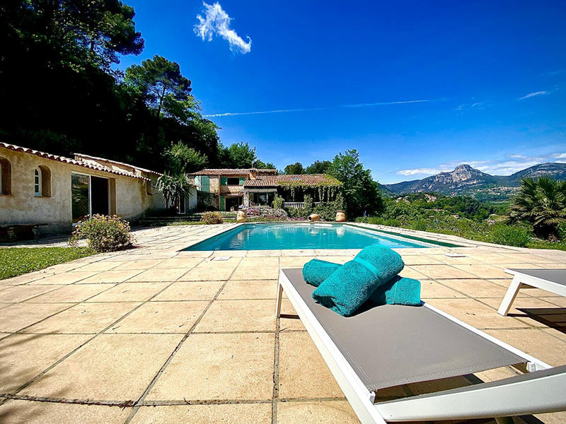 Maison - 315 m² - 10 pièces