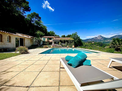 Maison - 315 m² - 10 pièces