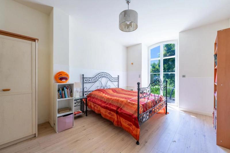 Maison - 290 m² - 8 pièces