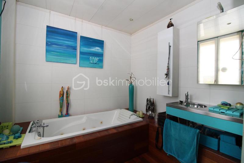 Maison - 205 m² - 7 pièces