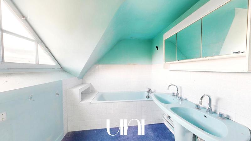 Maison - 208 m² - 8 pièces