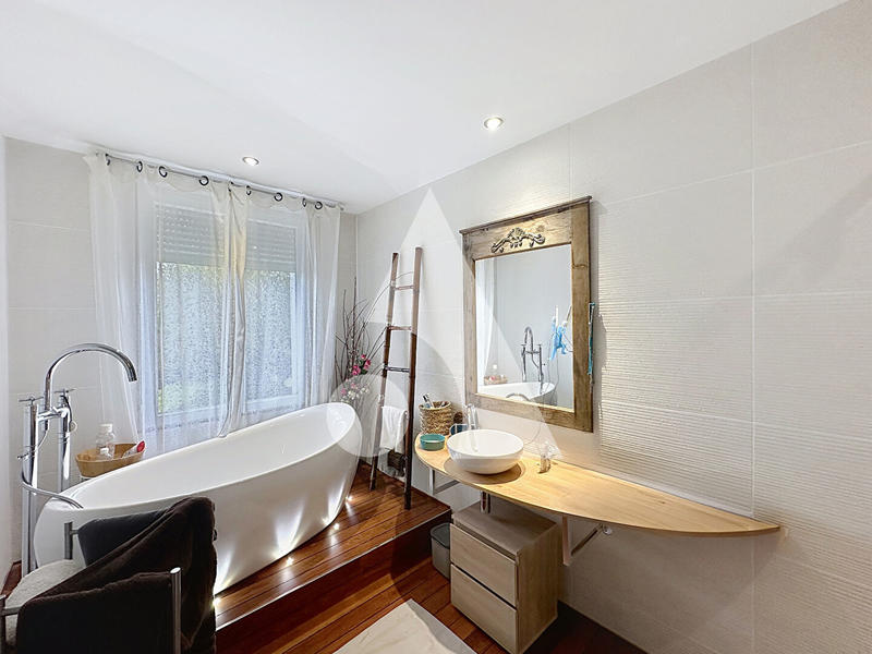 Maison - 96 m² - 5 pièces