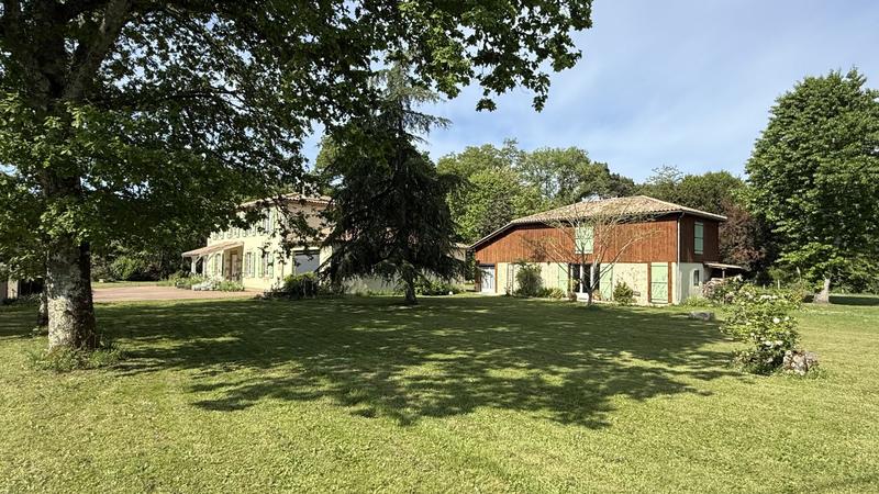 Maison - 323 m² - 8 pièces