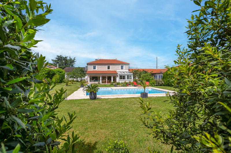 Maison - 143 m² - 5 pièces