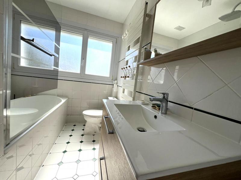 Maison - 153 m² - 9 pièces