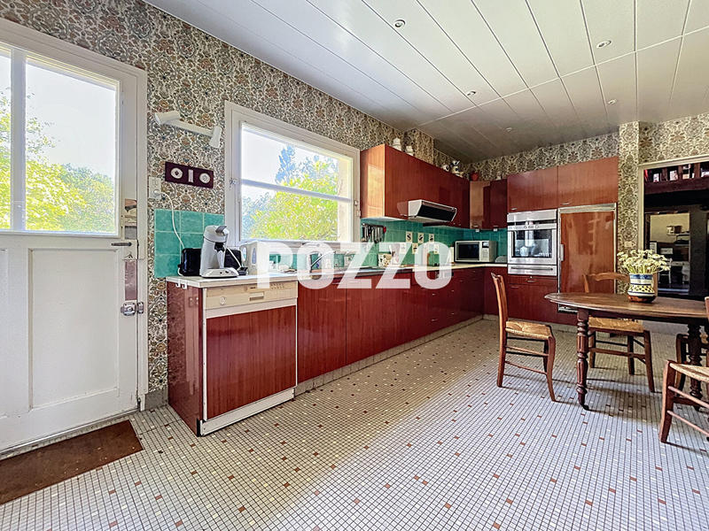 Maison - 210 m² - 8 pièces