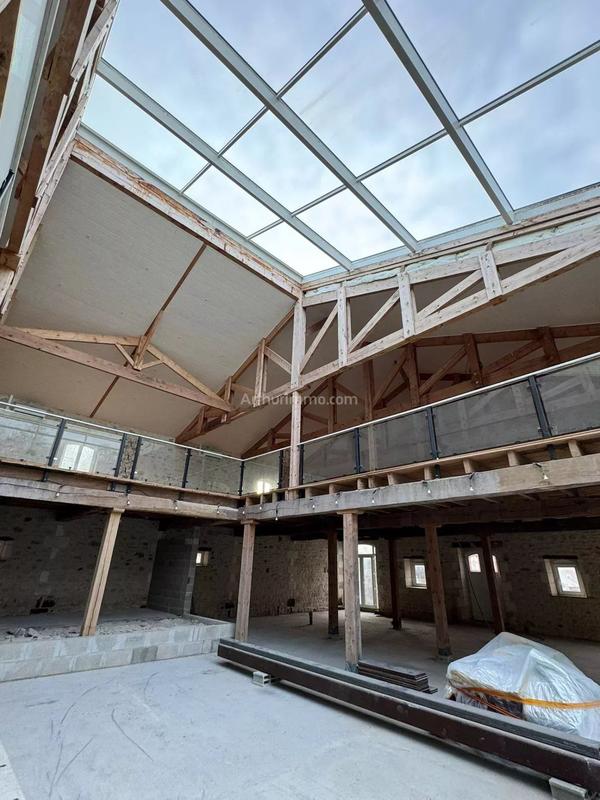 Maison - 595 m² - 5 pièces