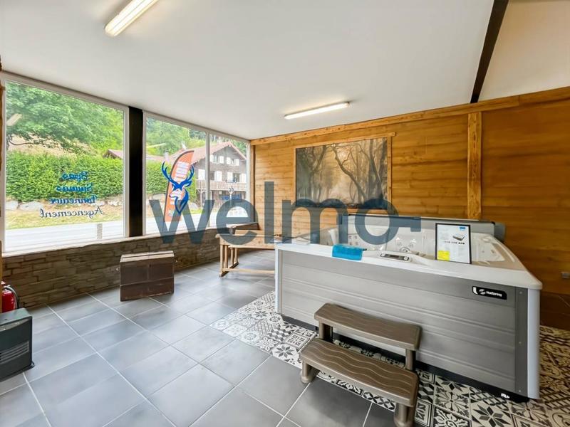 Local commercial - 150 m² - 3 pièces