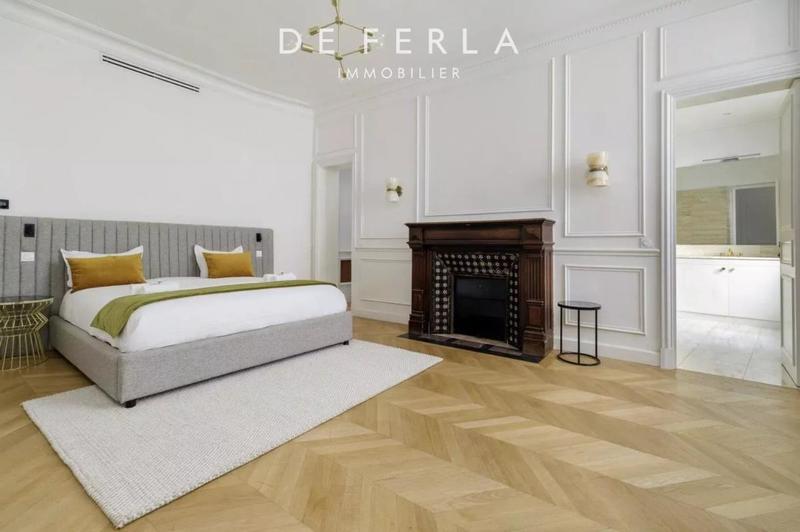 Appartement - 215 m² - 6 pièces