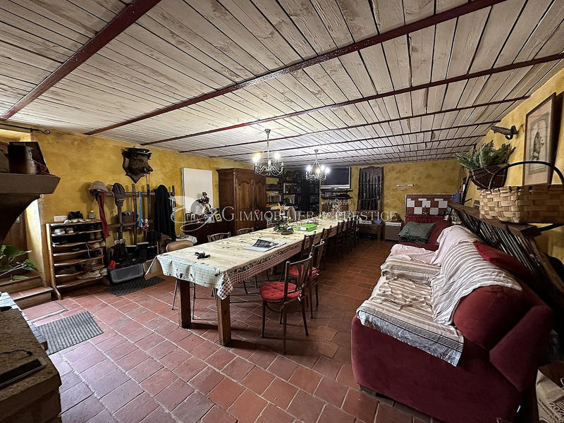 Propriété - 443 m² - 12 pièces