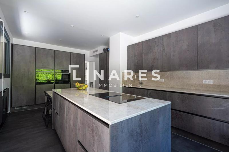 Villa - 349 m² - 8 pièces