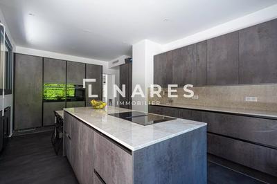 Villa - 349 m² - 8 pièces