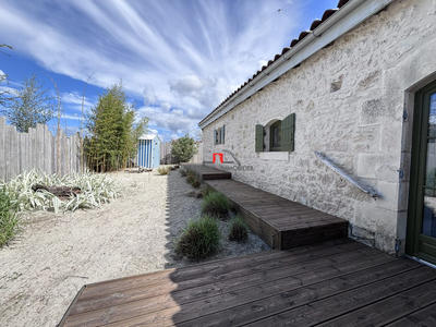 Maison - 300 m² - 11 pièces