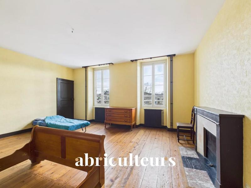 Maison - 350 m² - 10 pièces