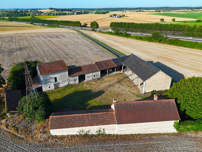Ferme - 700 m² - 1 pièce