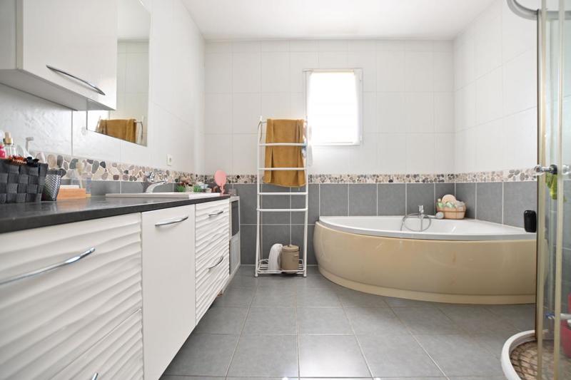 Maison - 99 m² - 4 pièces