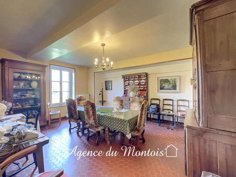 Maison - 183 m² - 7 pièces