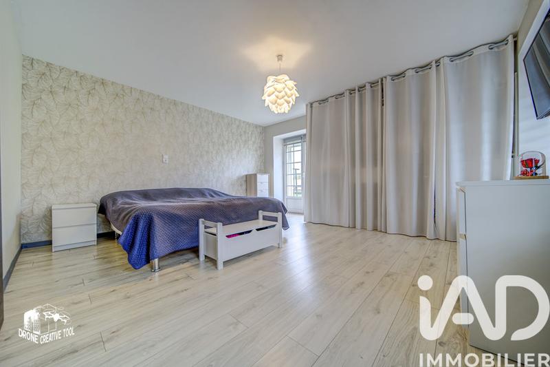 Maison - 230 m² - 8 pièces