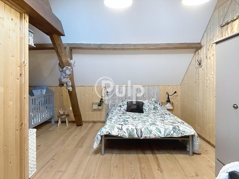 Maison - 325 m² - 11 pièces