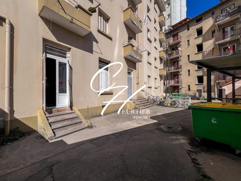 Local commercial - 64 m²