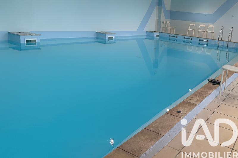 Maison - 930 m² - 4 pièces