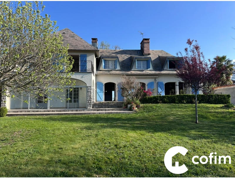 Maison - 260 m² - 7 pièces