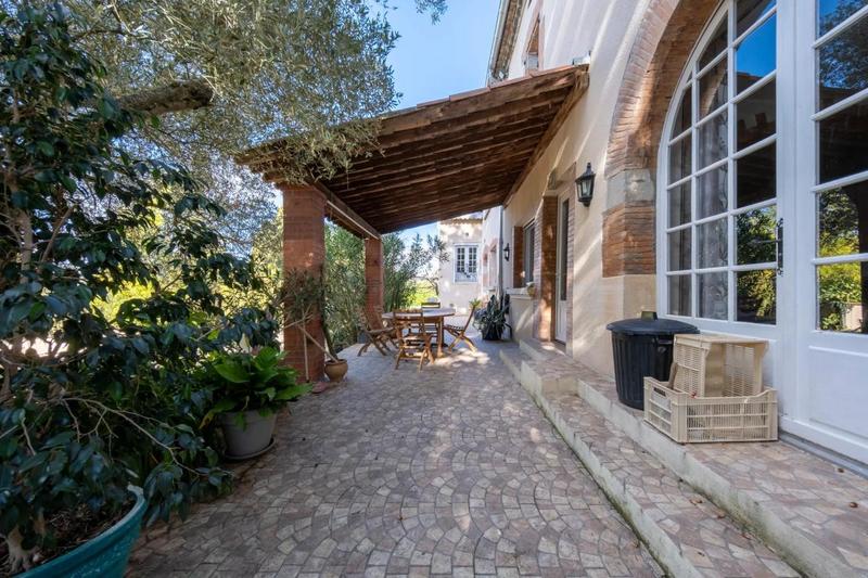 Maison - 253 m² - 7 pièces